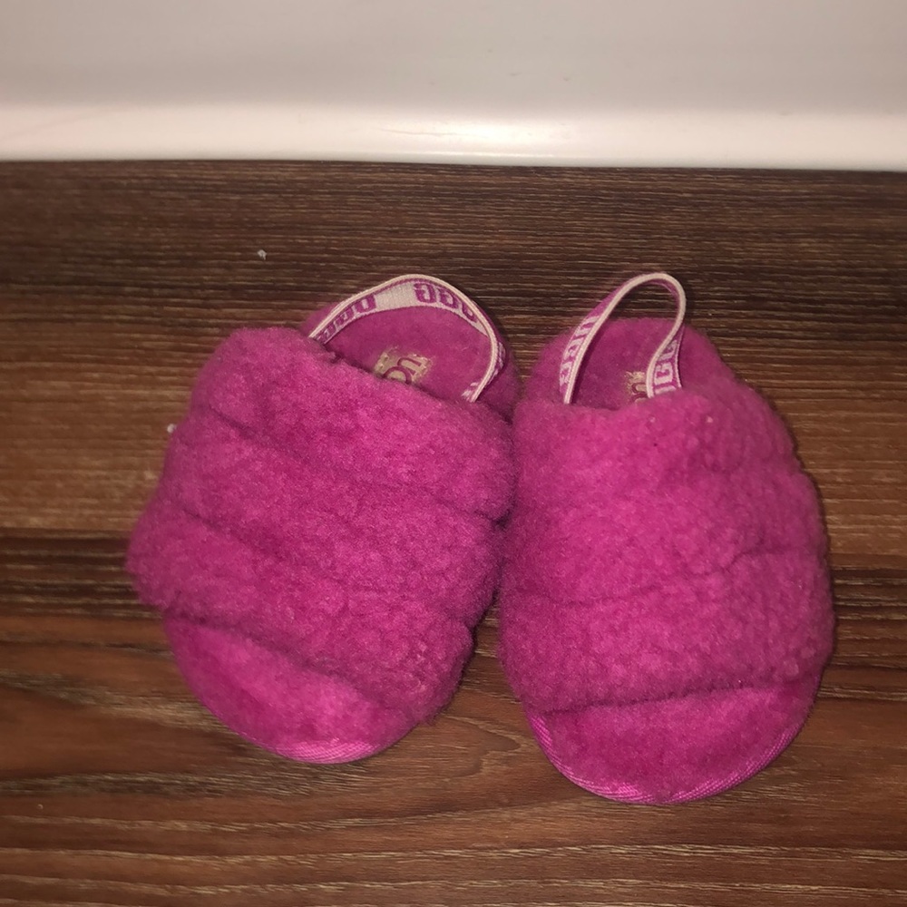 UGG SLIPPERS